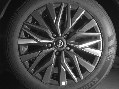 Used 2025 Nissan Altima 2.5 SV FWD image 14