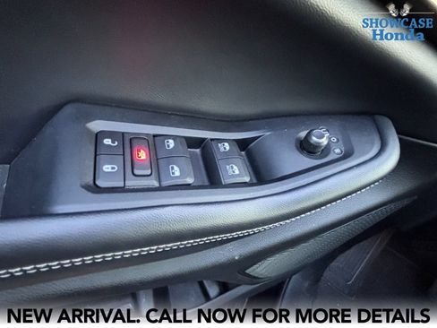 Used 2023 Jeep Grand Cherokee Altitude RWD image 9