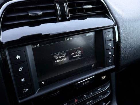 Used 2018 Jaguar F-PACE Premium image 44