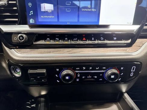Used 2024 Chevrolet Silverado 1500 LTZ AWD/4WD image 41