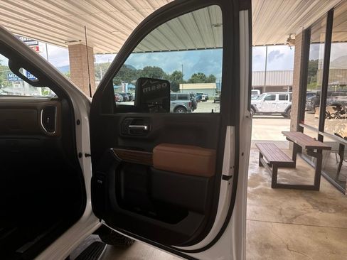 Used 2023 Chevrolet Silverado 2500 High Country w/ Z71 Off-Road Package AWD/4WD image 20