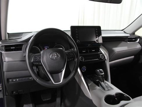 Used 2021 Toyota Venza LE w/ Carpet Mat Package (TMS) image 6