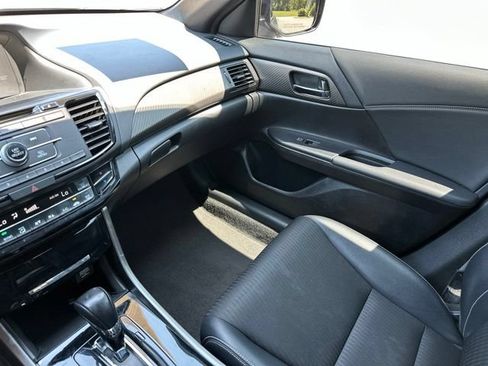 Used 2017 Honda Accord Sport image 28