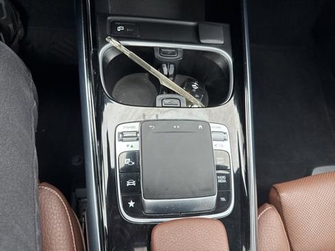 Used 2020 Mercedes-Benz GLB 250 4MATIC image 21