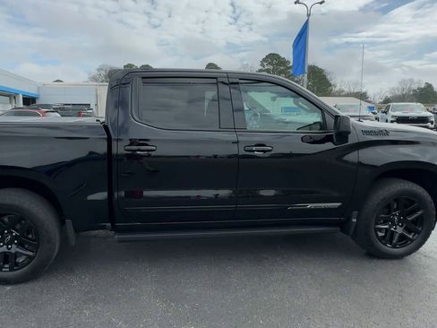 Used 2025 Chevrolet Silverado 1500 High Country w/ Midnight Edition AWD/4WD image 9