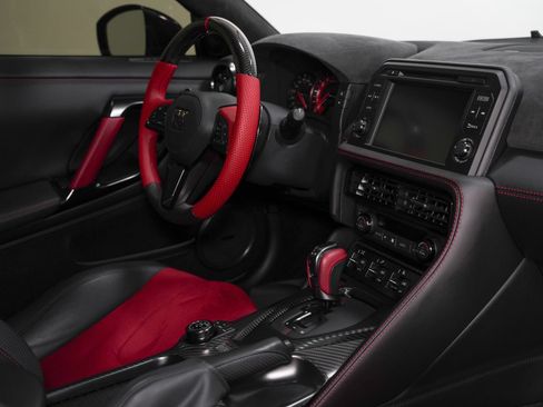 Used 2018 Nissan GT-R NISMO AWD/4WD image 31