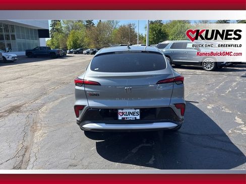 Used 2025 Buick Envista Sport Touring w/ Convenience I Package FWD image 10