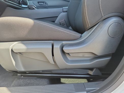 Certified 2025 Nissan Rogue S FWD image 16