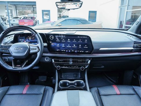 Used 2026 Chevrolet Traverse RS FWD image 25