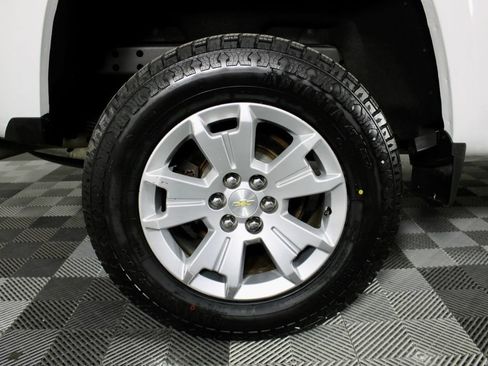 Used 2019 Chevrolet Colorado LT AWD/4WD image 11