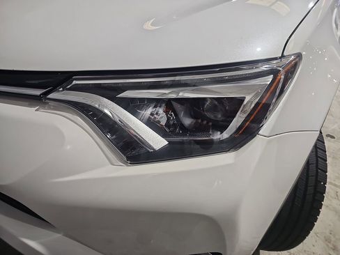 Used 2016 Toyota RAV4 Limited AWD/4WD image 27