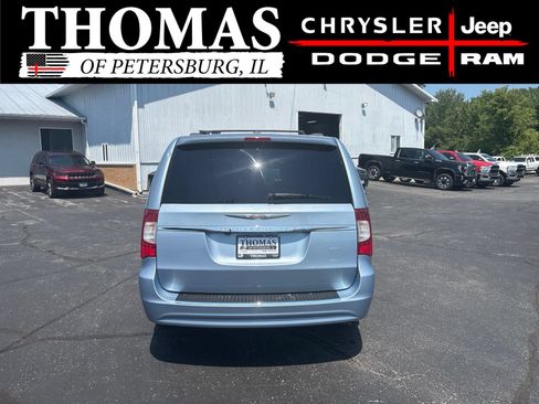 Used 2013 Chrysler Town & Country Touring FWD image 6