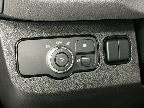 Used 2025 Mercedes-Benz Sprinter 2500 image 11