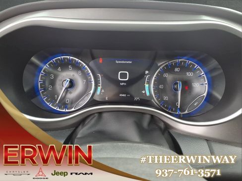 Certified 2025 Chrysler Pacifica Select FWD image 16