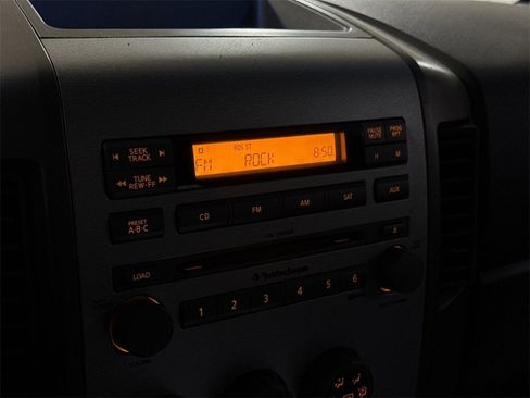 Used 2005 Nissan Titan LE w/ (T01) Tow Pkg image 13