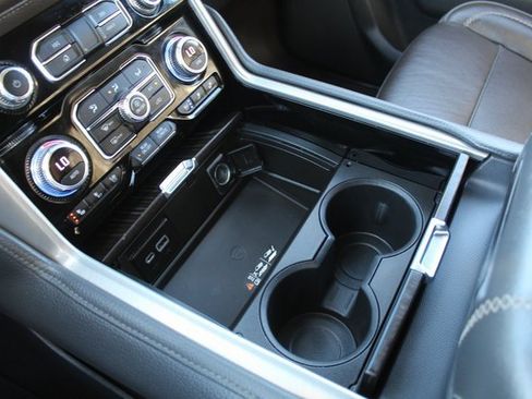 Used 2022 GMC Yukon XL Denali w/ Denali Premium Package image 40