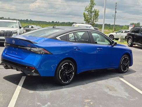 New 2026 Nissan Sentra SR w/ Floor Mat Package FWD image 3