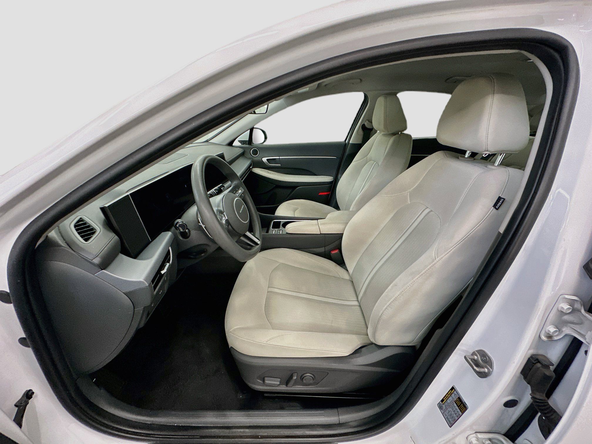 Used 2025 Hyundai Sonata SEL FWD image 13