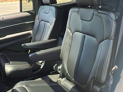 New 2025 Jeep Grand Cherokee L Limited w/ Luxury Tech Group II image 20