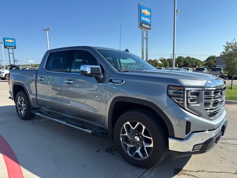 Used 2025 GMC Sierra 1500 SLT RWD image 7