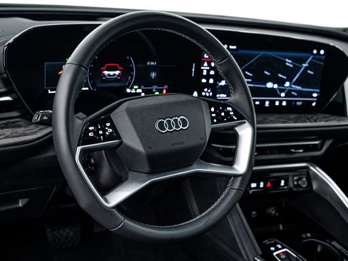 Certified 2025 Audi Q5 Premium Plus w/ Premium Plus image 9