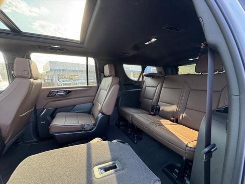 New 2026 Chevrolet Suburban High Country w/ Sun And Tow Package AWD/4WD image 9