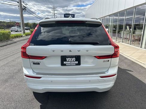 Certified 2022 Volvo XC60 B5 Momentum w/ Climate Package image 4