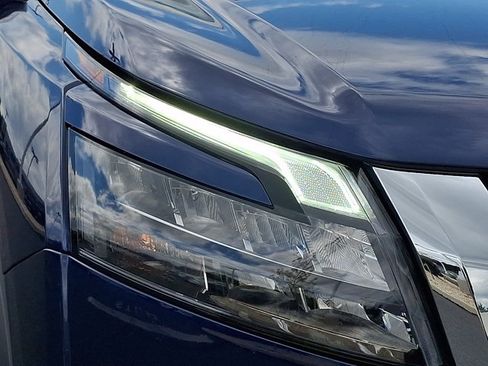 Used 2025 Nissan Pathfinder SV AWD/4WD image 9