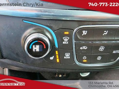 Used 2023 Chevrolet Traverse LT FWD image 21