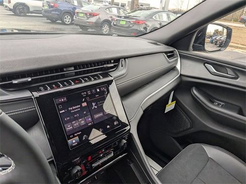 New 2024 Jeep Grand Cherokee L Laredo image 25