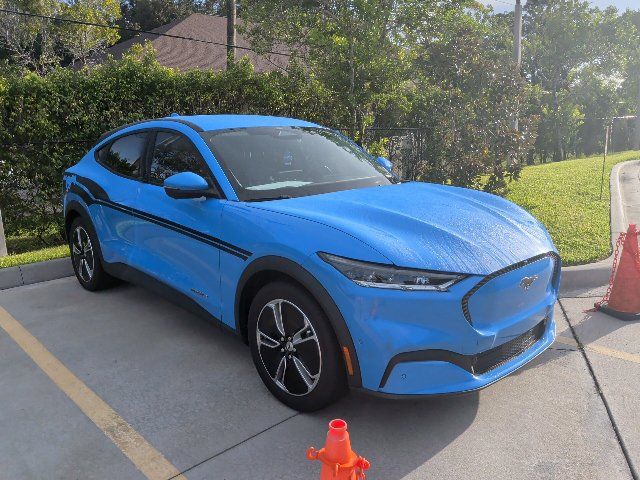 Used 2022 Ford Mustang Mach-E Select w/ Comfort/Technology Package RWD image 2