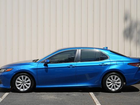 Used 2019 Toyota Camry LE FWD image 41