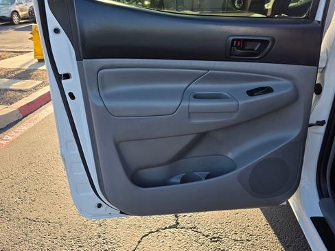 Used 2015 Toyota Tacoma PreRunner w/ SR5 Package RWD image 19