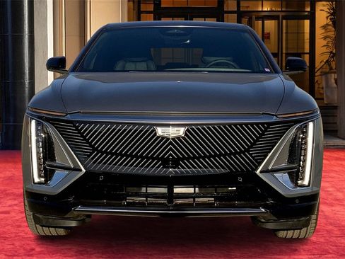 New 2025 Cadillac Lyriq Luxury image 3
