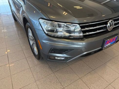 Used 2020 Volkswagen Tiguan SEL FWD image 8