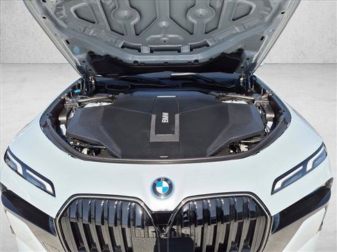 Used 2025 BMW i7 eDrive50 w/ M Sport Package RWD image 25