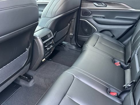 New 2026 Jeep Grand Cherokee Limited image 11