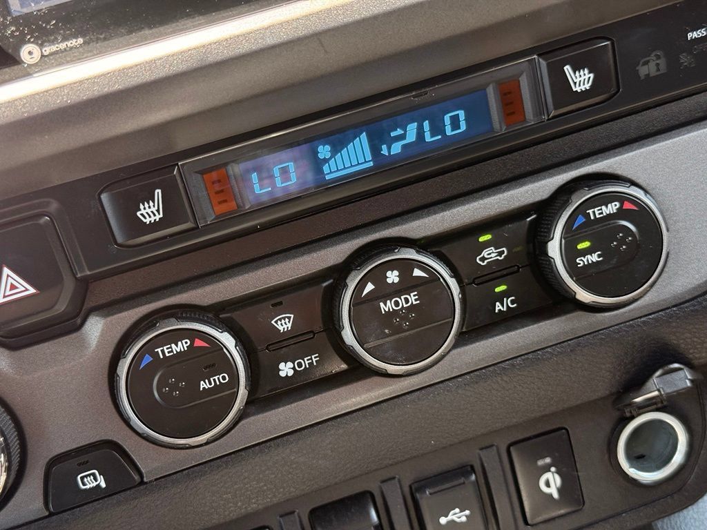 Used 2021 Toyota Tacoma TRD Off-Road w/ TRD Premium Off Road Package AWD/4WD image 22