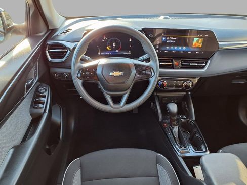 Used 2025 Chevrolet TrailBlazer LT image 4