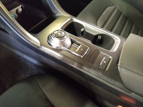 Used 2019 Ford Fusion SE FWD image 26