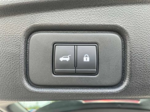 Used 2025 Nissan Pathfinder Platinum FWD image 9