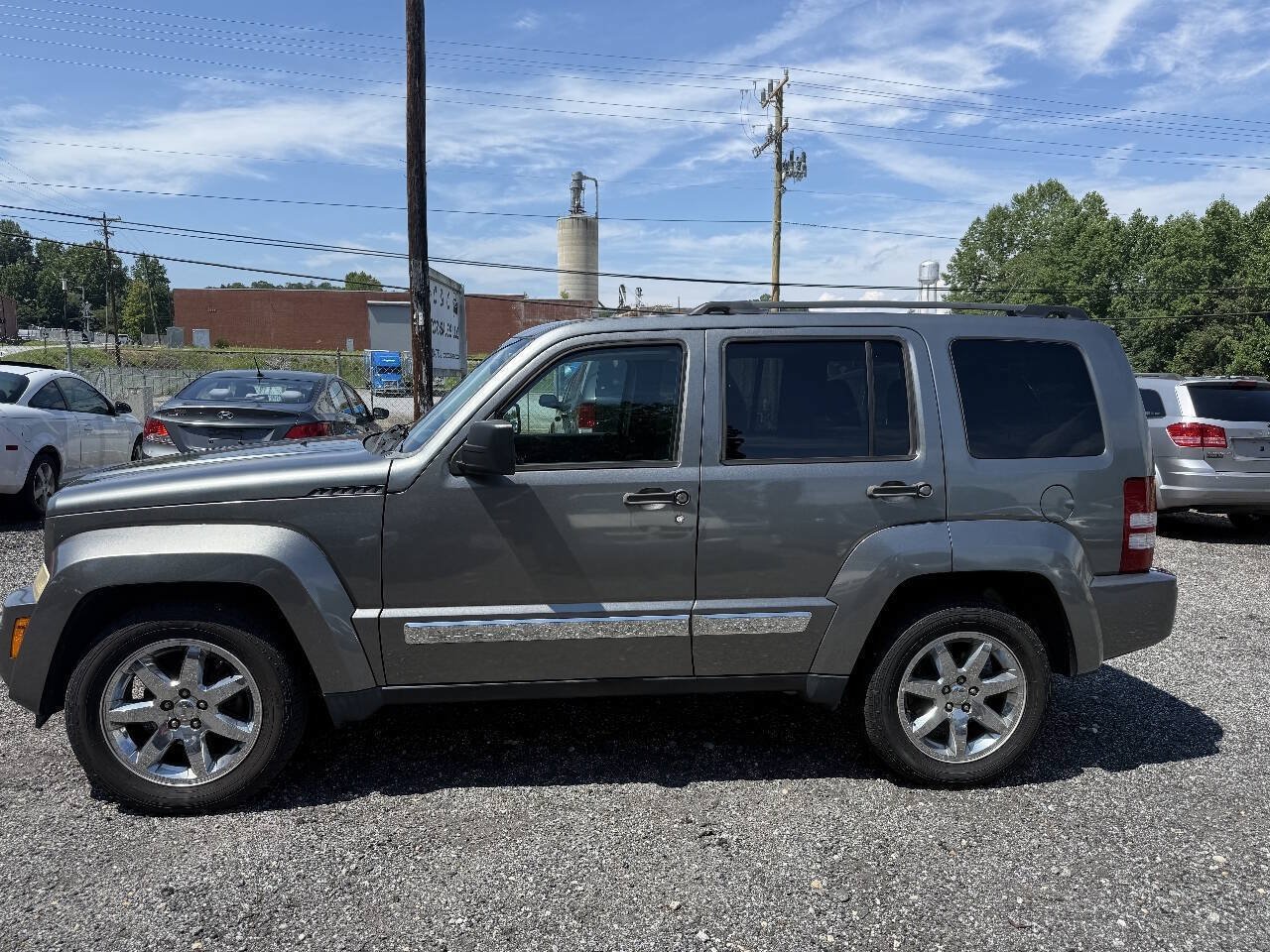 Used 2012 Jeep Liberty Sport AWD/4WD image 2