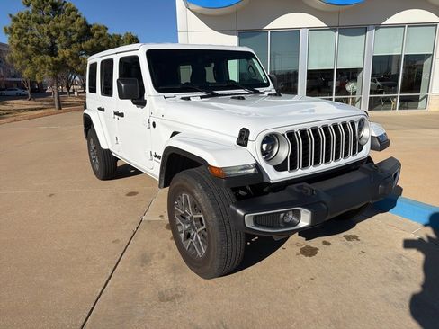 Used 2025 Jeep Wrangler Sahara image 1
