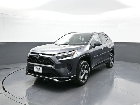 New 2025 Toyota RAV4 SE image 1
