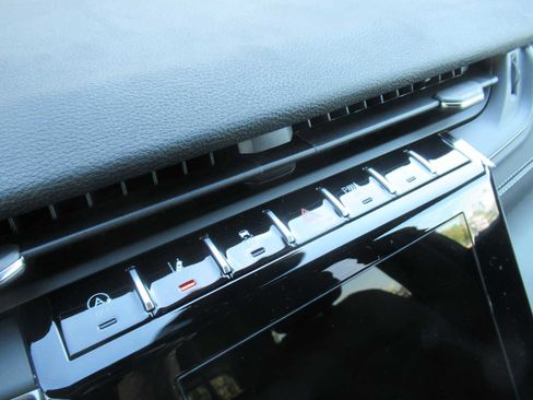 New 2025 Jeep Grand Cherokee Altitude image 32