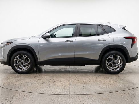 Used 2025 Chevrolet Trax LT FWD image 5