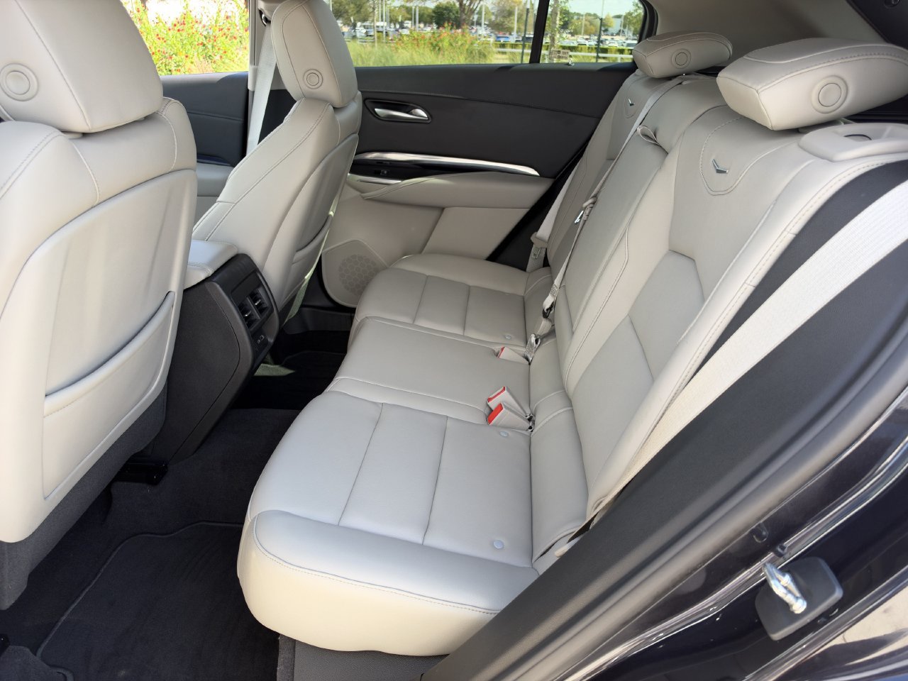 Certified 2023 Cadillac XT4 Luxury w/ Cold Weather Package FWD image 28