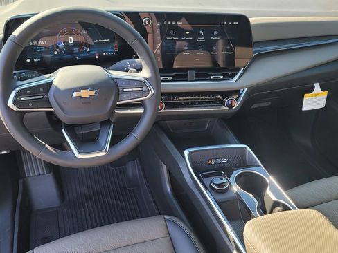 New 2026 Chevrolet Equinox LT w/ Convenience Package II FWD image 24
