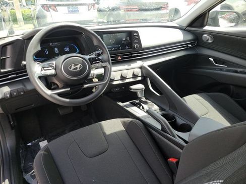 Used 2026 Hyundai Elantra SE w/ Cargo Package FWD image 11