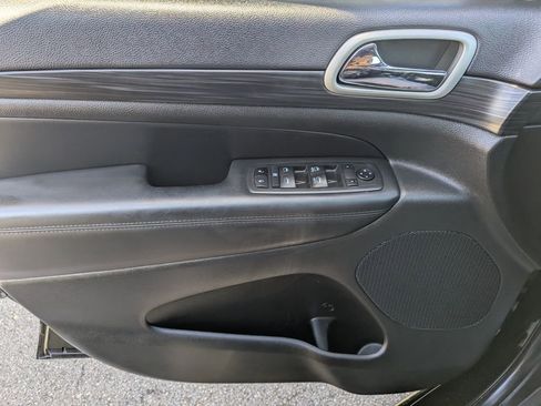 Used 2021 Jeep Grand Cherokee Laredo X image 24